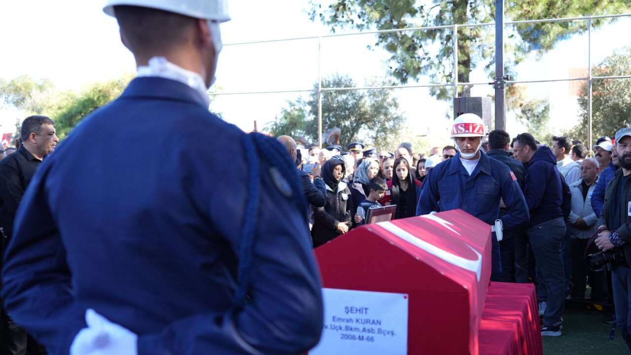 Fotoğrafını Babası Taşıdı: Milas Şehidini Gözyaşlarıyla Uğurladı 16